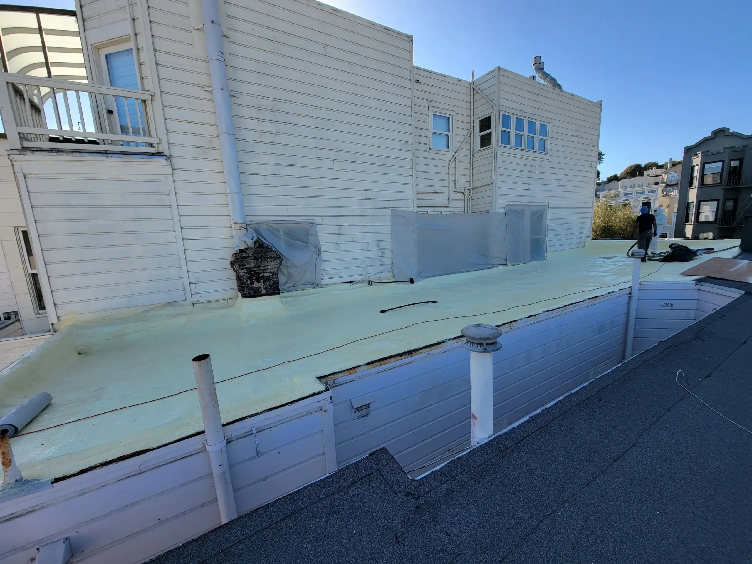 Spray foam roof detail around a parapet wall