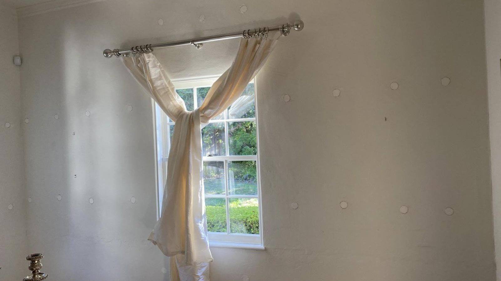 Blanket fiberglass insulation in a metal building